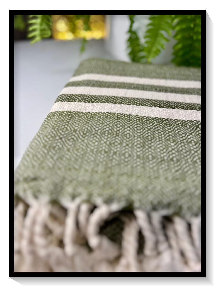 Tähti ranta hamam pyyhe on korkealaatuinen, käsinkudottu laadukkaasta ja pehmennetystä 100% puuvillasta, menee pieneen tilaan! Kevyt, imukykyinen slim ranta-pyyhe ja sopii myös klypypyyhkeeksi.