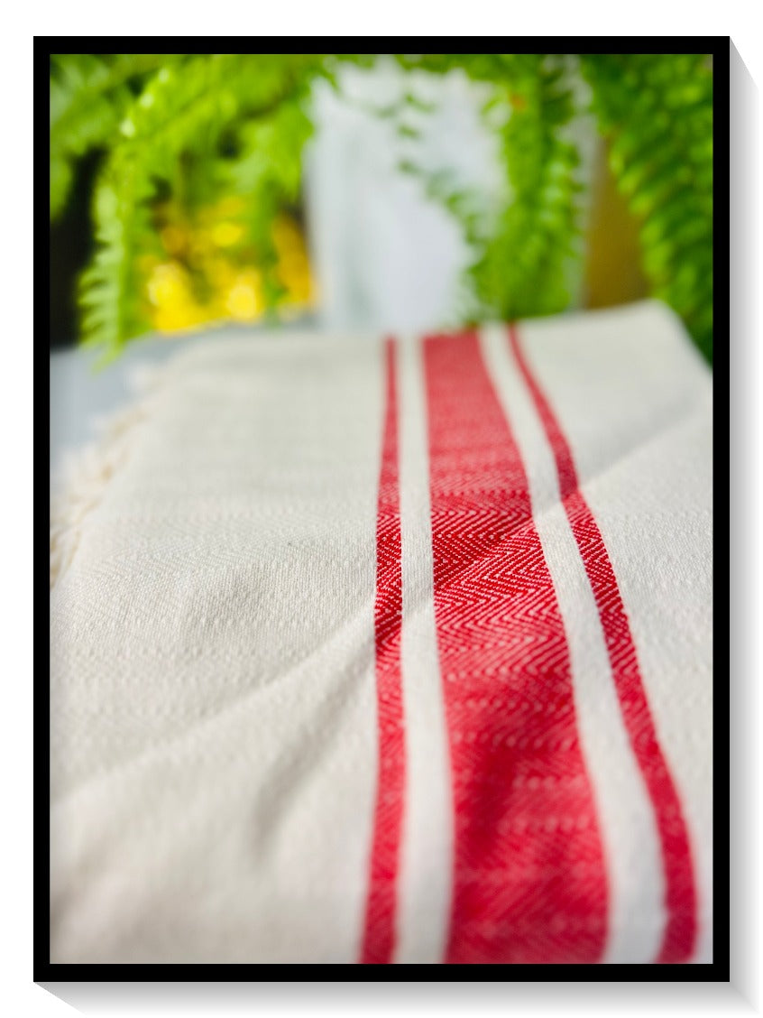 Kevyt ja imukykyinen hamam pyyhe on korkealaatuinen, käsinkudottu laadukkaasta ja pehmennetystä 100% puuvillasta, menee pieneen tilaan!